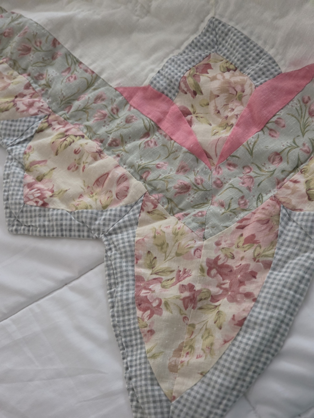 Floral Vintage Q Handmade Quilt Pink Green & Cream, Pastel - Picture 9 of 15